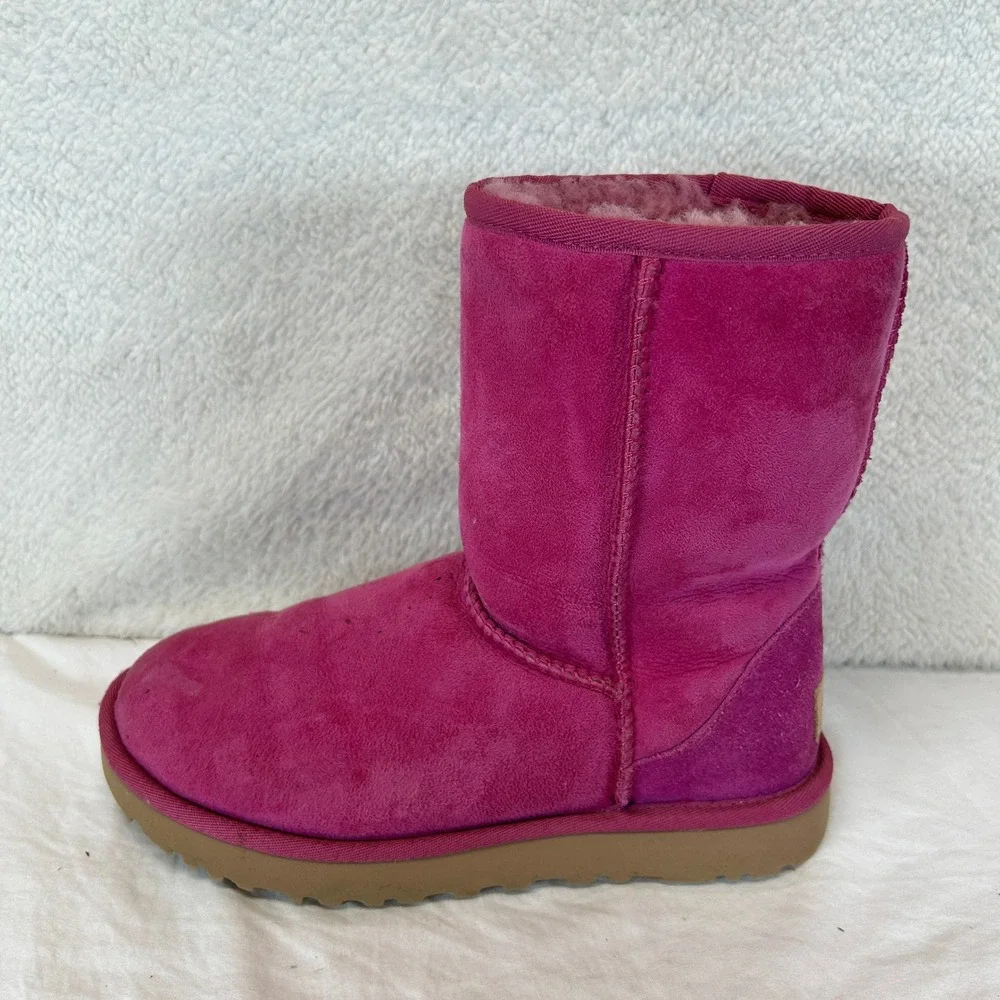 UGG Classic Short II Magenta Purple Suede Sheepskin Boots 1016223 Womens Size 6